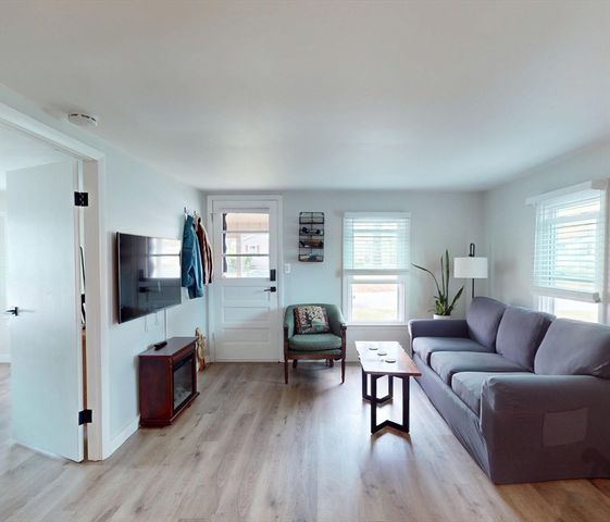 89 Homer Ave, Chicopee, MA 01020