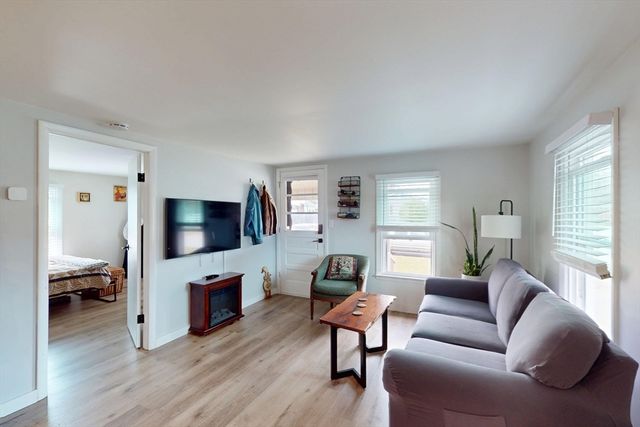 89 Homer Ave, Chicopee, MA 01020