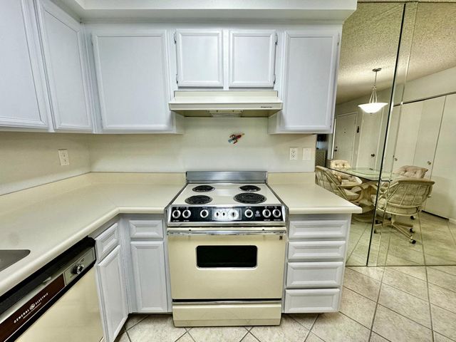 1679 Sunflower Court N, Palm Springs, CA 92262