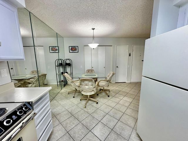 1679 Sunflower Court N, Palm Springs, CA 92262