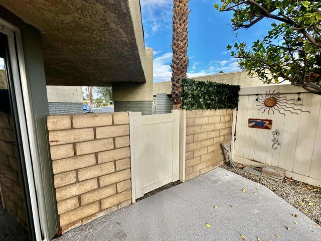 1679 Sunflower Court N, Palm Springs, CA 92262