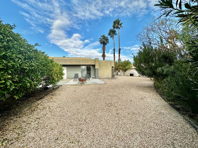 1679 Sunflower Court N, Palm Springs, CA 92262