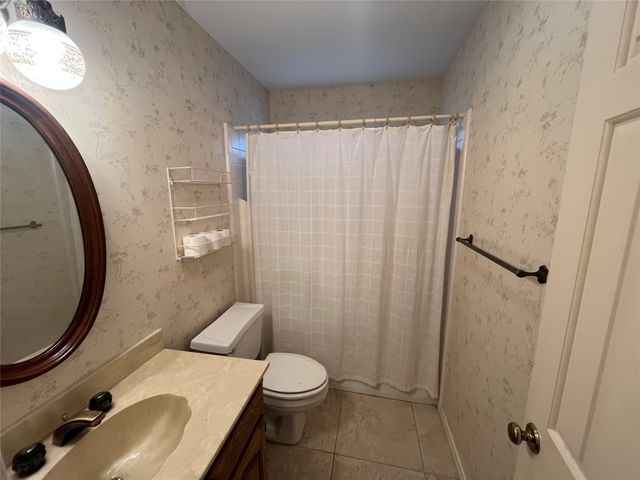 1712 Hampton Court, Bedford, TX 76021