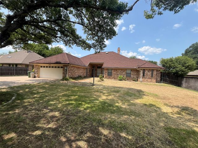 1712 Hampton Court, Bedford, TX 76021
