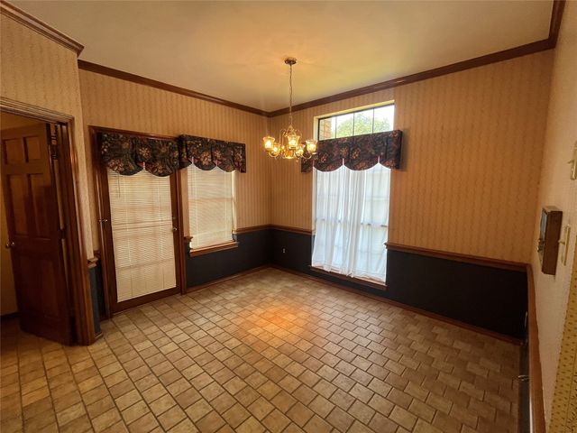 1712 Hampton Court, Bedford, TX 76021