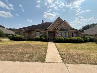1712 Hampton Court, Bedford, TX 76021