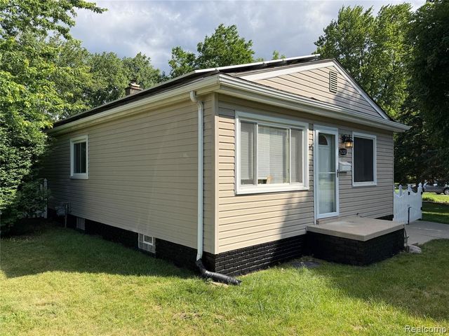 26202 Southwestern Highway, Redford, MI 48239