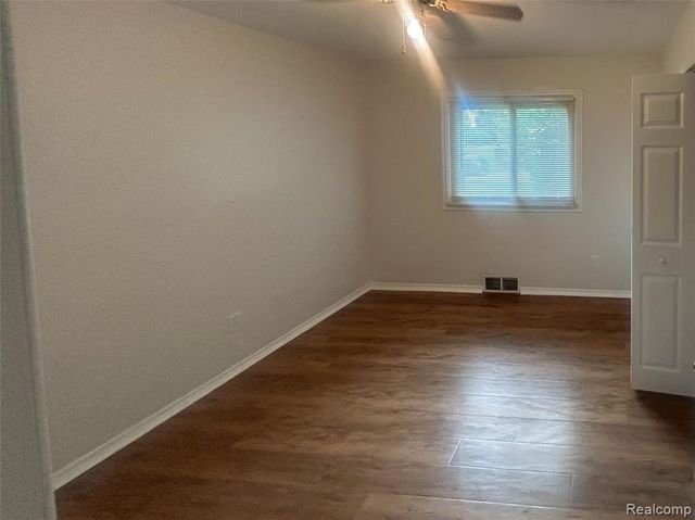 26202 Southwestern Highway, Redford, MI 48239