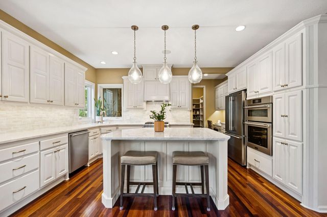 11356 Entrevaux Drive, Eden Prairie, MN 55347