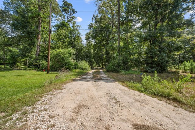 896 Wood Haven, Livingston, TX 77351