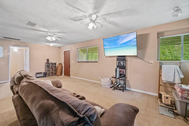 896 Wood Haven, Livingston, TX 77351