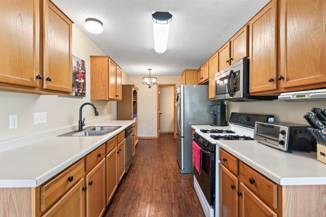 6193 Courtly Road E, Woodbury, MN 55125