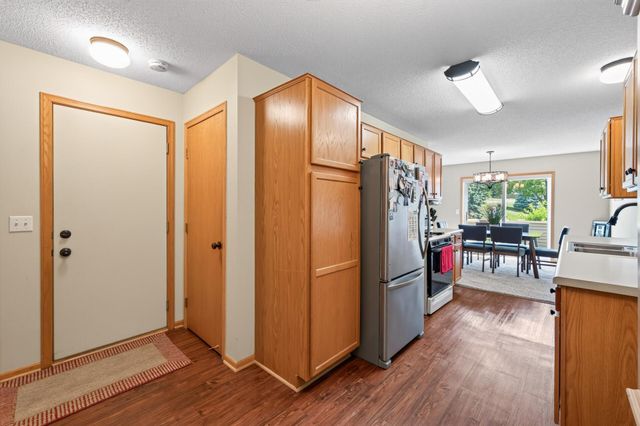 6193 Courtly Road E, Woodbury, MN 55125