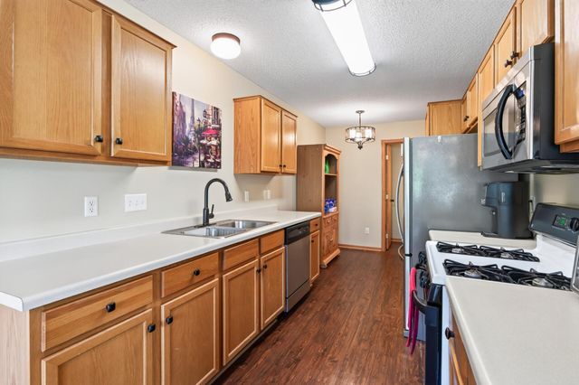 6193 Courtly Road E, Woodbury, MN 55125