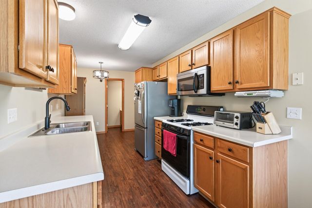 6193 Courtly Road E, Woodbury, MN 55125