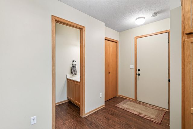 6193 Courtly Road E, Woodbury, MN 55125