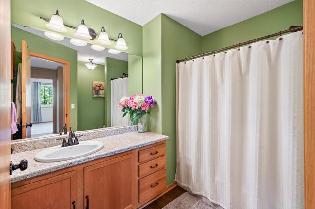 6193 Courtly Road E, Woodbury, MN 55125