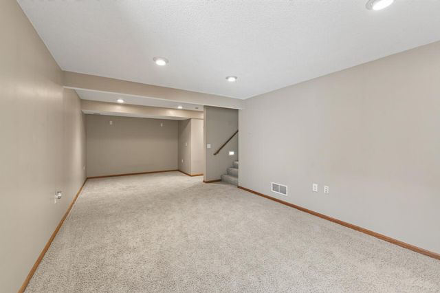 6193 Courtly Road E, Woodbury, MN 55125