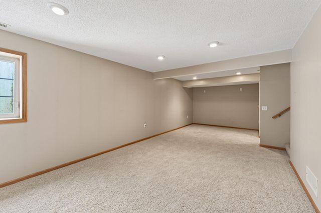 6193 Courtly Road E, Woodbury, MN 55125