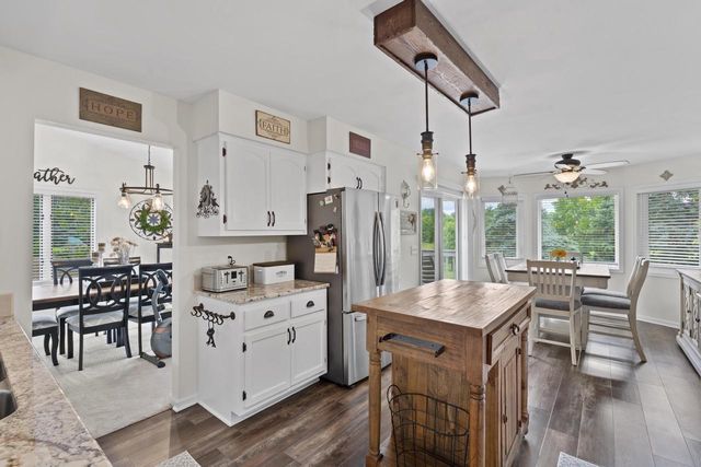 S52W23066 Hunters HOLLOW, Waukesha, WI 53189