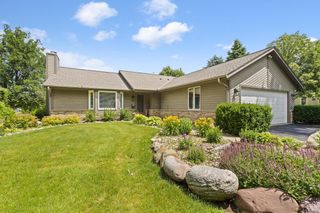 S52W23066 Hunters HOLLOW, Waukesha, WI 53189
