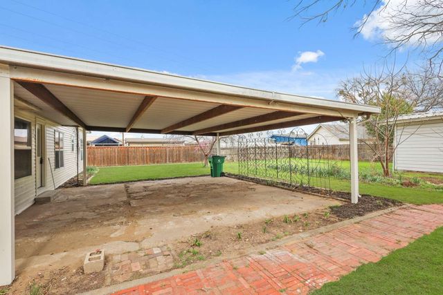 2340 Harris Lane, Haltom City, TX 76117