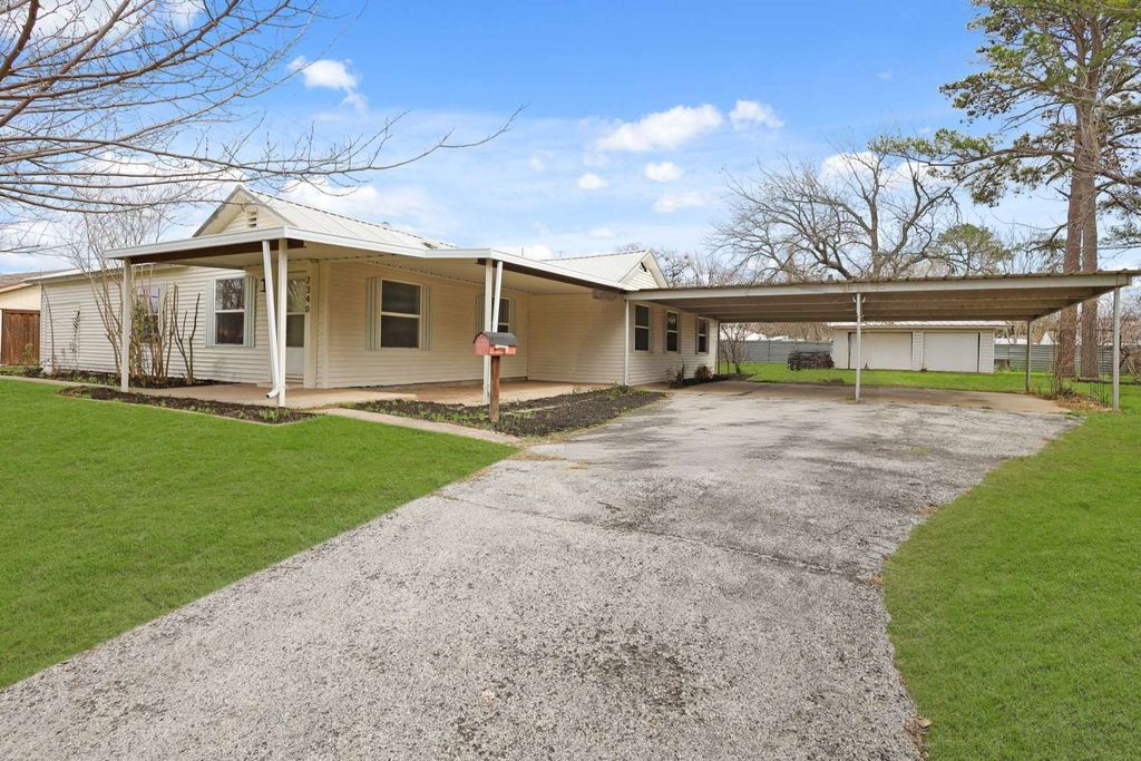 2340 Harris Lane, Haltom City, TX 76117