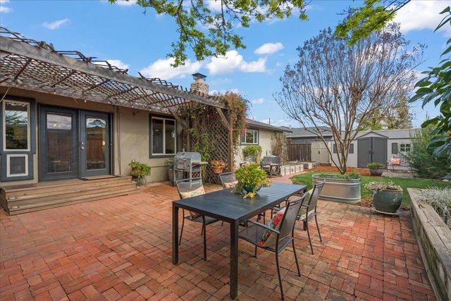 1330 Redwood Lane, Gilroy, CA 95020