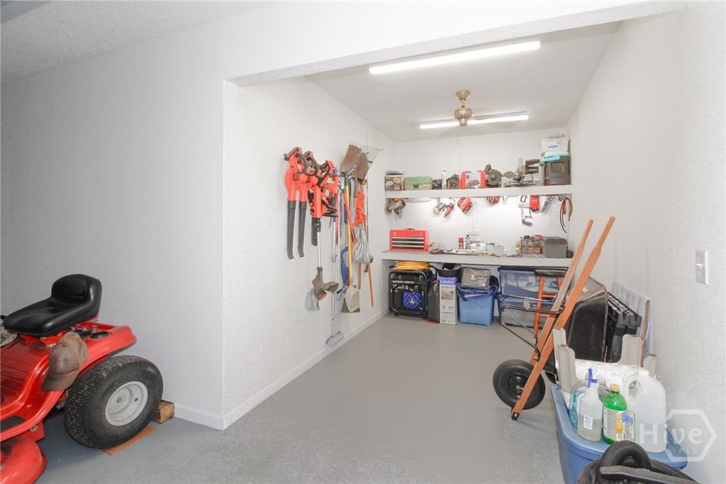 Image 19 of property listing at 6 Paddleford Drive, Rincon, GA 31326