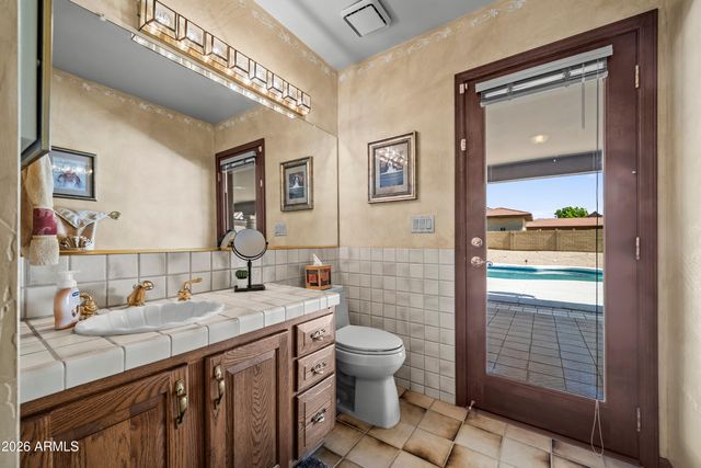 3714 E DAKOTA Drive, Phoenix, AZ 85044