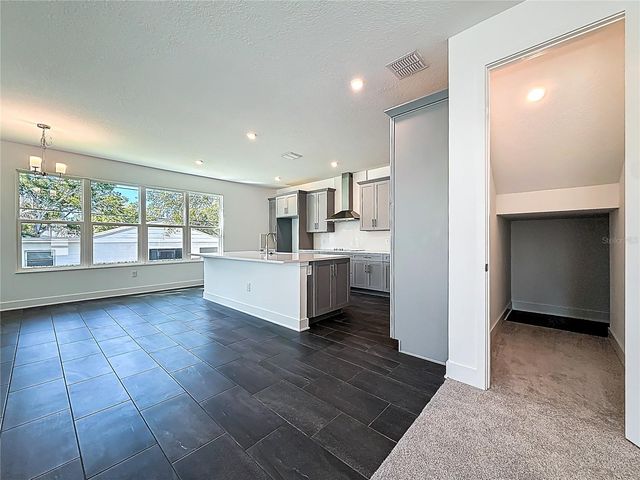 4732 W WALLCRAFT AVENUE, Tampa, FL 33611