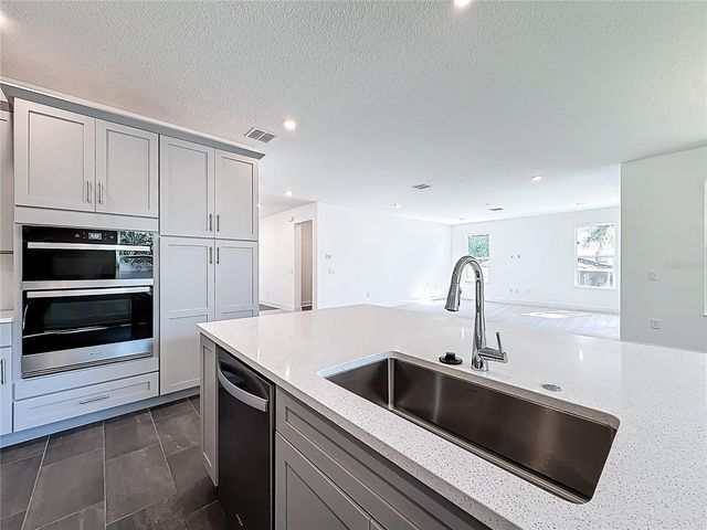 4732 W WALLCRAFT AVENUE, Tampa, FL 33611