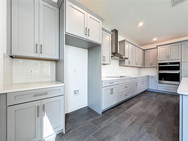 4732 W WALLCRAFT AVENUE, Tampa, FL 33611