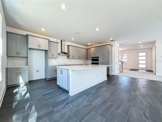 4732 W WALLCRAFT AVENUE, Tampa, FL 33611
