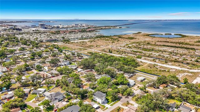4732 W WALLCRAFT AVENUE, Tampa, FL 33611