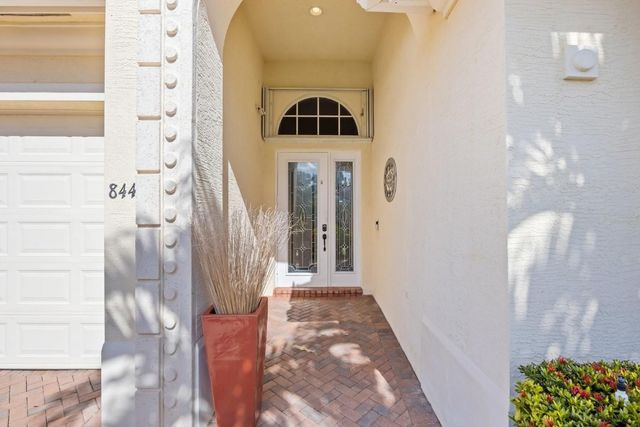 844 SW Pebble Lane, Palm City, FL 34990