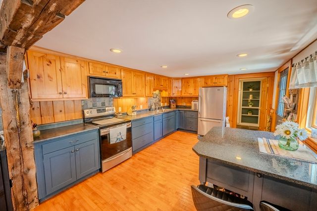 15 Lake View Dr, Spencer, MA 01562