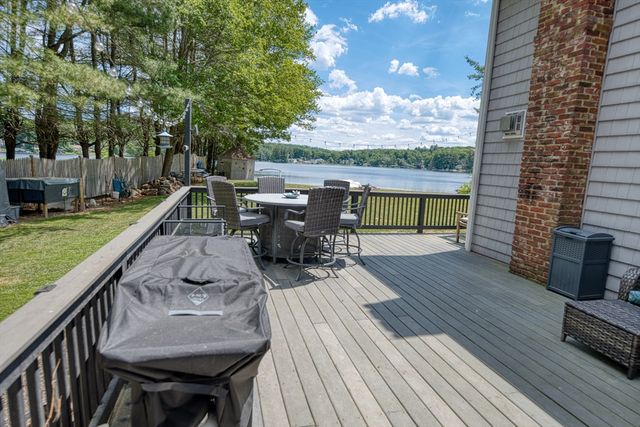 15 Lake View Dr, Spencer, MA 01562