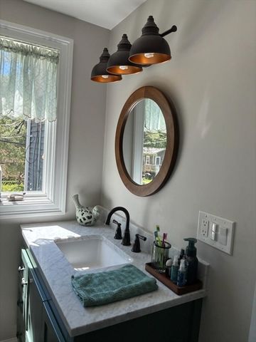 15 Lake View Dr, Spencer, MA 01562