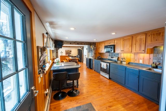 15 Lake View Dr, Spencer, MA 01562