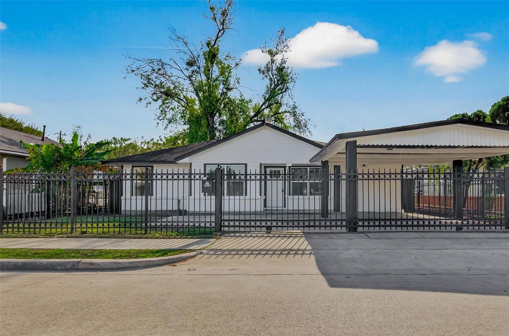 264 Parker Road, Houston, TX 77076