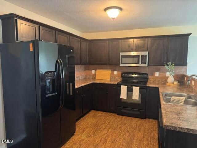 1204 Piper Court, Hope Mills, NC 28348