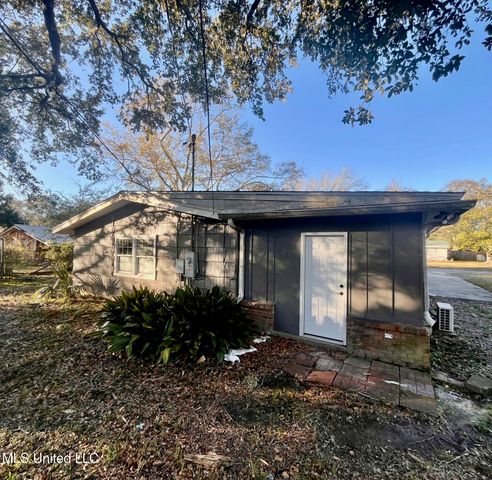 2304 Tucker Avenue, Pascagoula, MS 39567