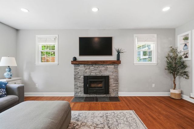 5 Stanford Dr, Westwood, MA 02090
