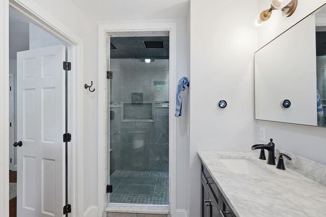 5 Stanford Dr, Westwood, MA 02090