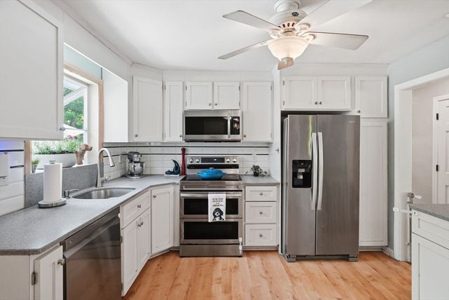 5 Stanford Dr, Westwood, MA 02090