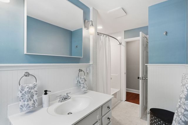 5 Stanford Dr, Westwood, MA 02090
