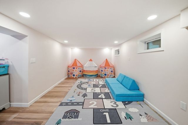5 Stanford Dr, Westwood, MA 02090