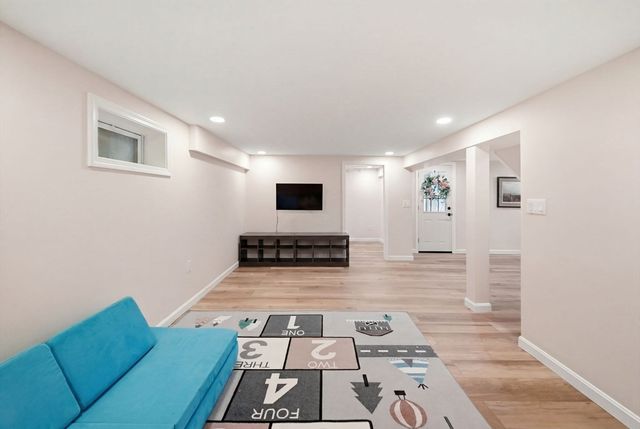 5 Stanford Dr, Westwood, MA 02090