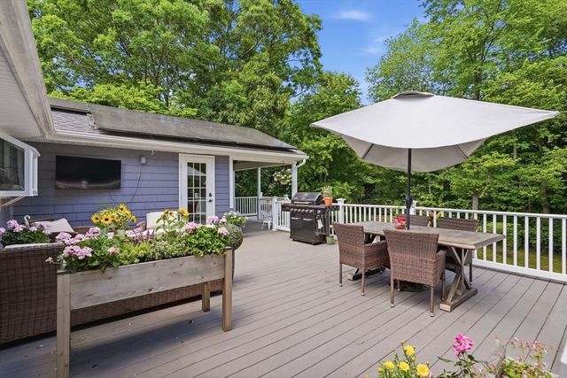 5 Stanford Dr, Westwood, MA 02090